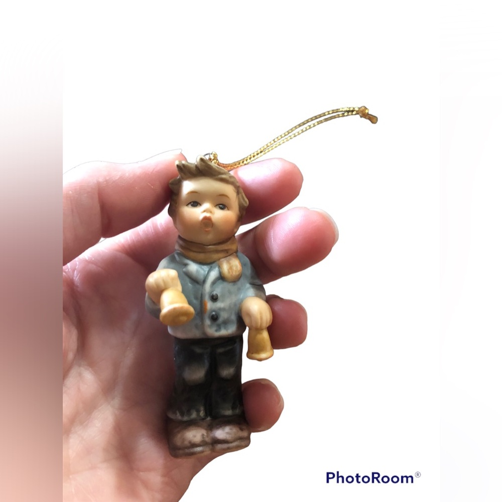 Hummel LITTLE BELL RINGER Porcelain Christmas Ornament  1999 Goebel